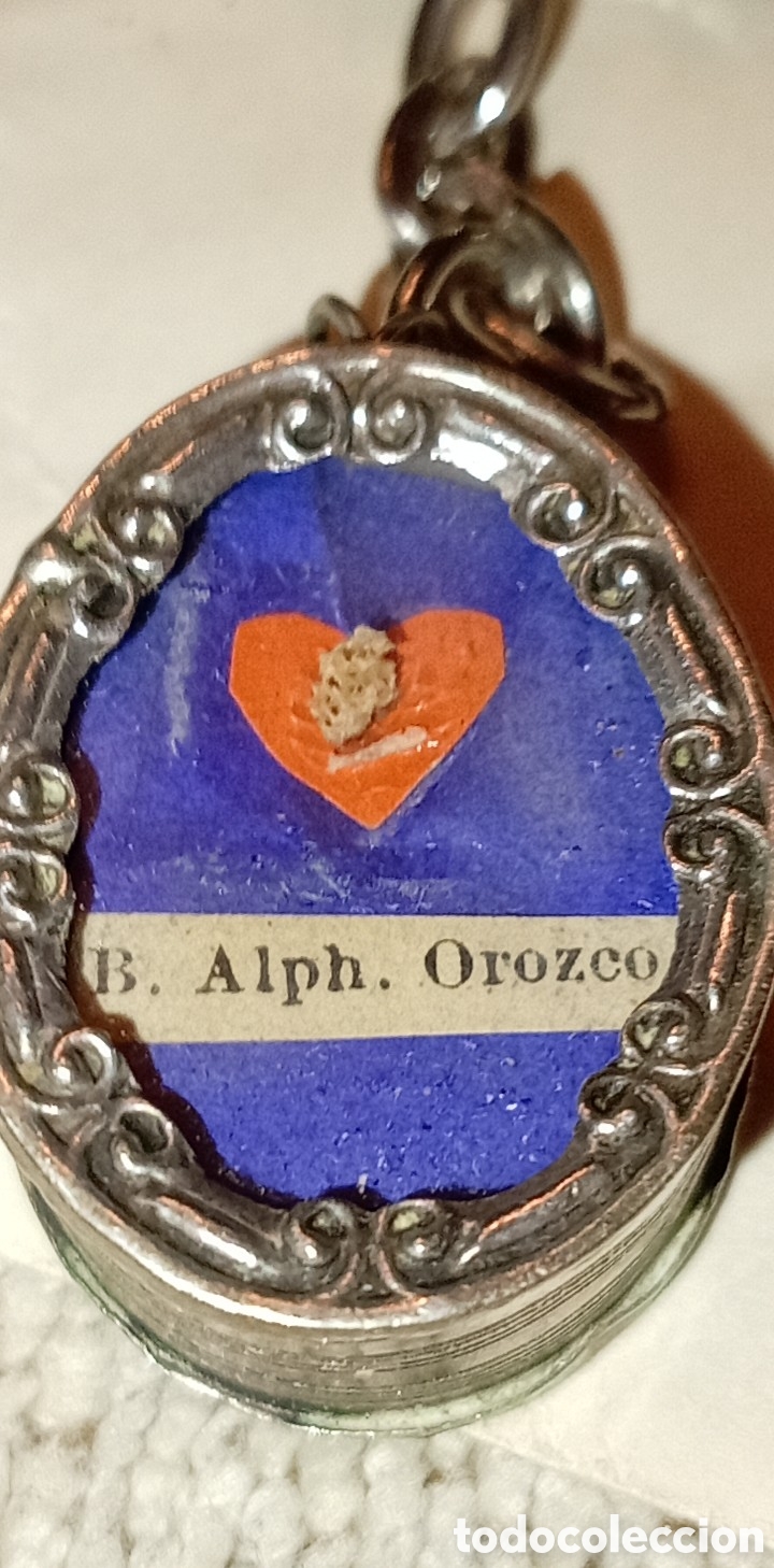 Antig&uuml;edades: Llavero Relicario Antiguo Beato Alph. Orozco - San Alonso de Orozco - Reliquia Ex Ossibus con Sagrad