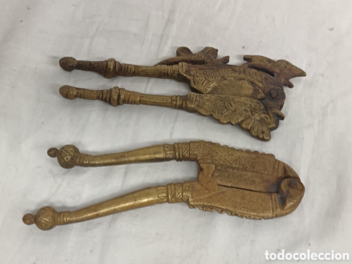 Antig&uuml;edades: X 2 CORTADORES DE BETEL DE LATON, ASIA