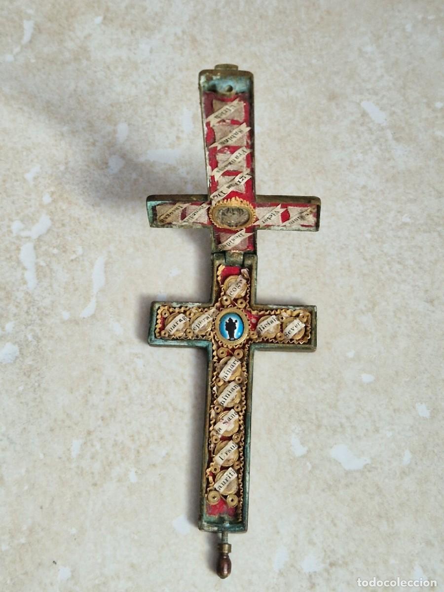 Antig&uuml;edades: ANTIQUE RELIQUARY RELIC BRONZE CROSS - 18 relics