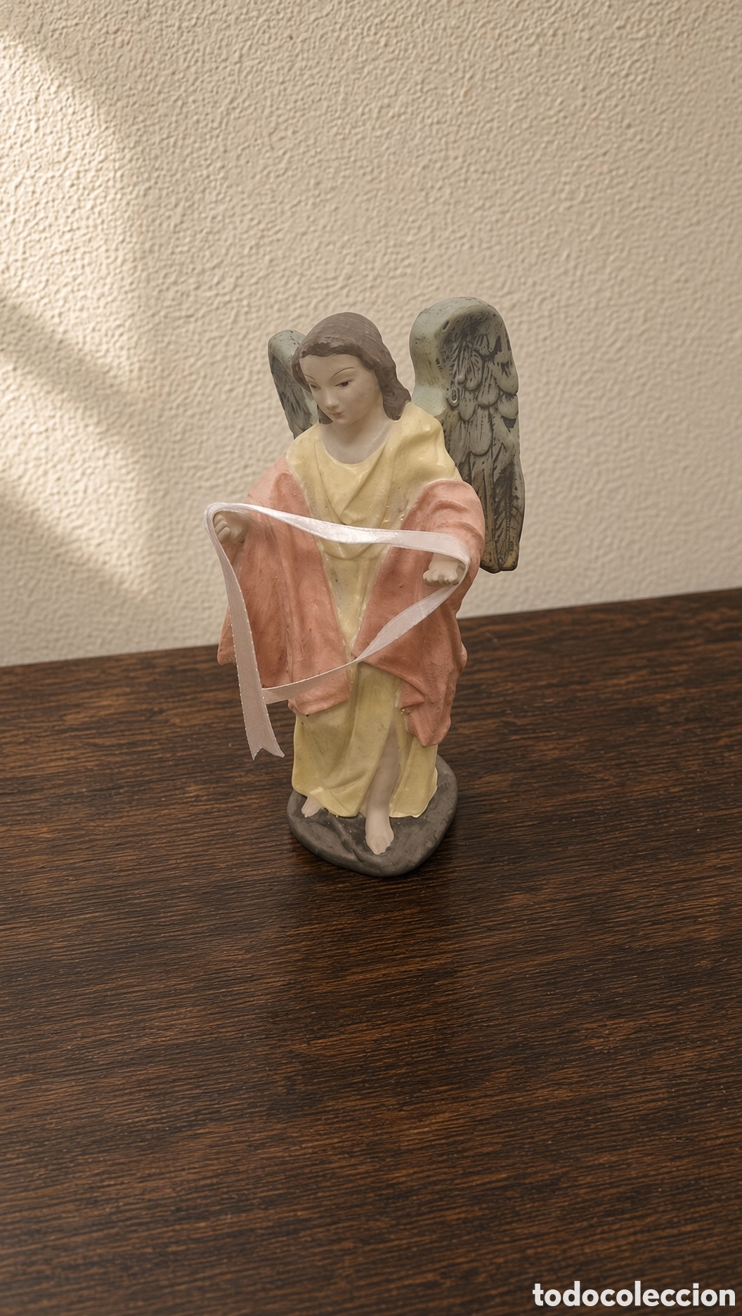 Antiques: Antigua figura de un &aacute;ngel. Es una peque&ntilde;a estatua religiosa (&aacute;ngel de la guarda o de bel&eacute;n)