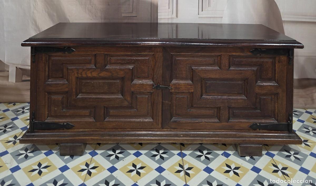 Antig&uuml;edades: Arc&oacute;n o ba&uacute;l de madera de estilo castellano/espa&ntilde;ol