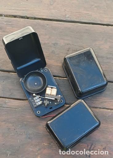 Antig&uuml;edades: Antiguo Timbre / Avisador Telef&oacute;nico en Caja Met&aacute;lica con Tapa (Lote de Tres Unidades)