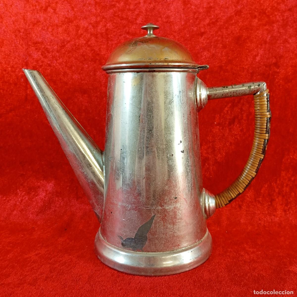 Antig&uuml;edades: ANTIGUA CAFETERA METALICA CIL&Iacute;NDRICA - FABRICADA EN PELTRE - VINTAGE - SIGLO XX - 21 CM DE ALTO