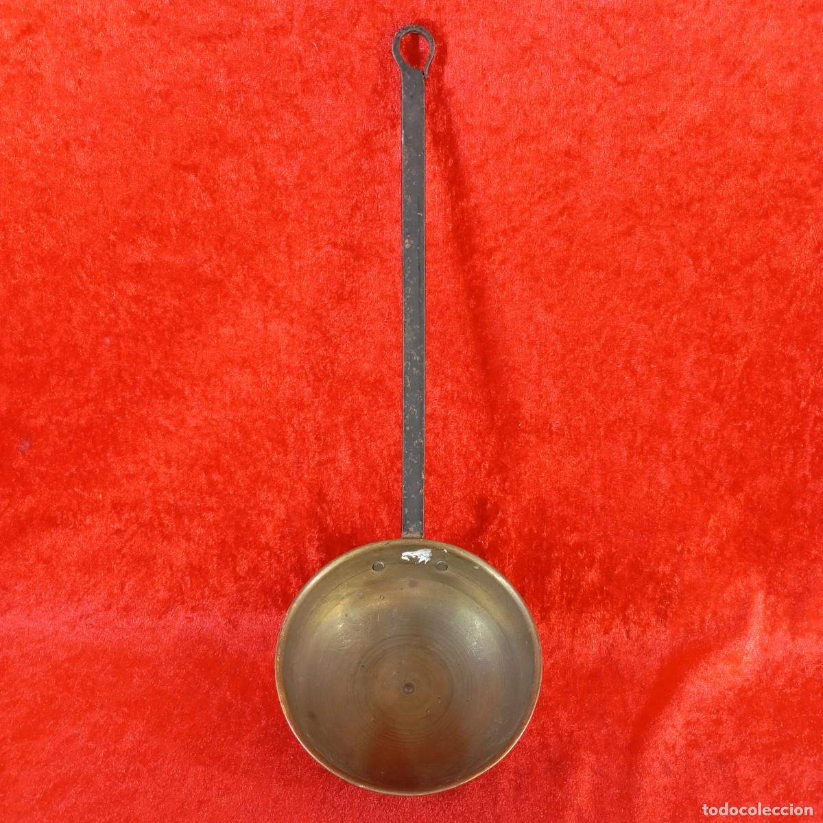Antig&uuml;edades: ANTIGUO CUCHAR&Oacute;N DE COBRE - MANGO DE HIERRO FORJADO - COCINA TRADICIONAL - SIGLO XX - 35 CM DE LARGO