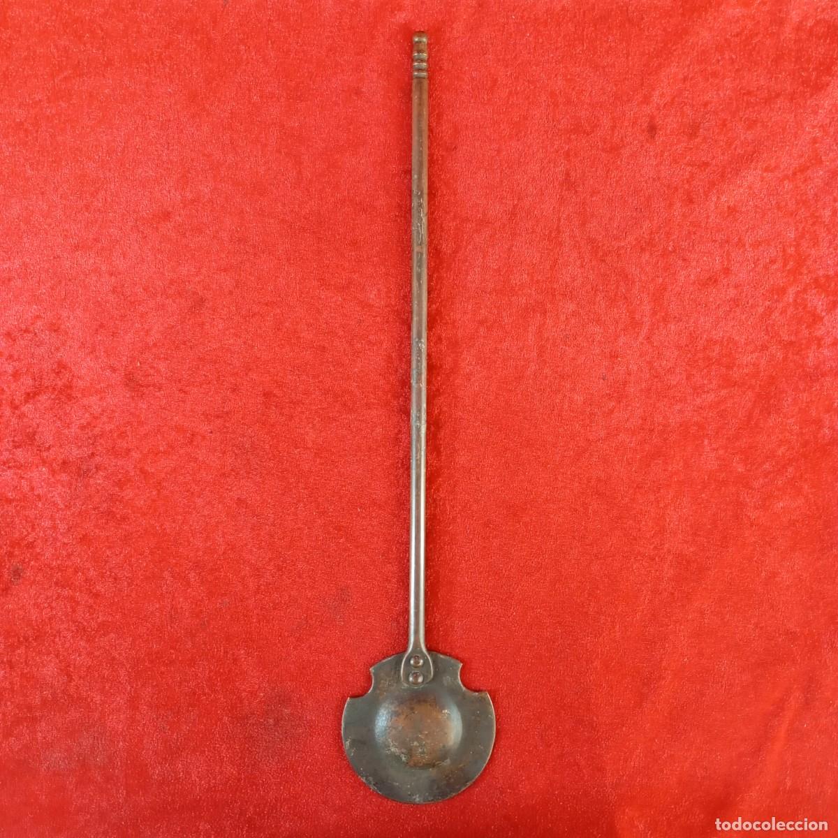 Antig&uuml;edades: ANTIGUA PALA DE BRASERO - MOVER CARB&Oacute;N DE USOS DOM&Eacute;STICO - HECHO EN BRONCE - SIGLO XX - 41 CM LARGO