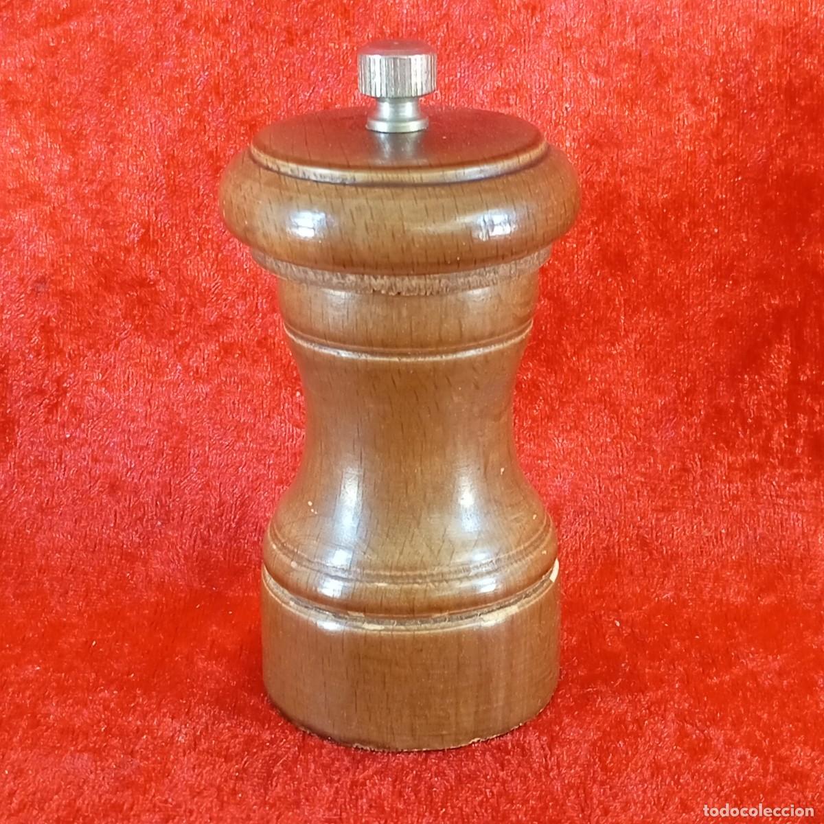 Antig&uuml;edades: PEQUE&Ntilde;O PIMENTERO VINTAGE - FABRICADO EN MADERA - SIGLO XX - HECHO EN ITALIA - 10 CM DE ALTO