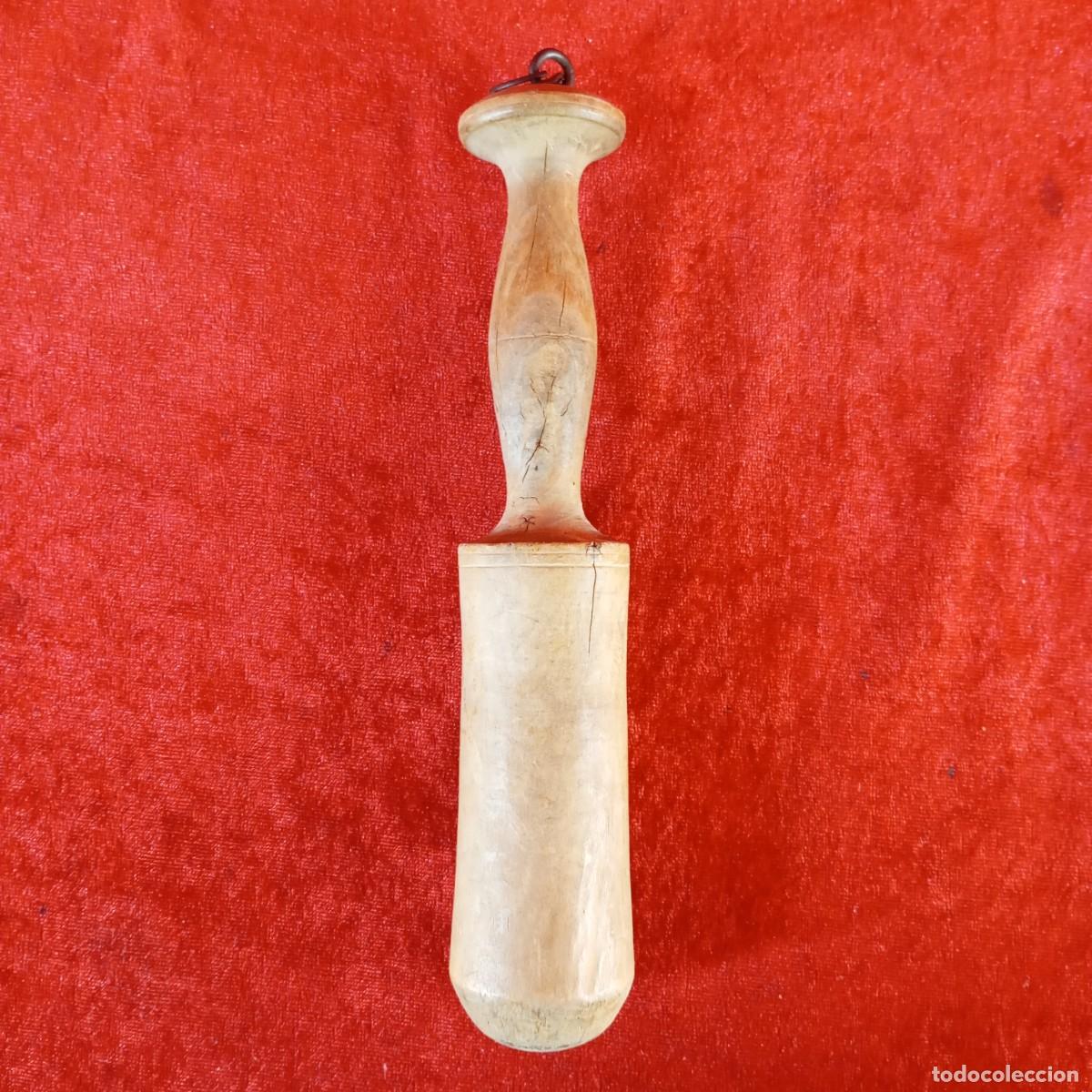 Antig&uuml;edades: ANTIGUO MACHACADOR DE COC&Iacute;NA - MADERA TALLADA - USO DOM&Eacute;STICO - SIGLO XX - 21,5 CM DE LARGO
