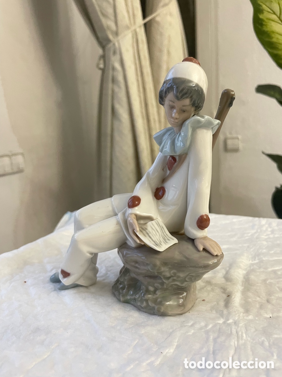 Antig&uuml;edades: Figura Porcelana NAO by Lladr&oacute; - Pierrot Payaso Lector (1987)