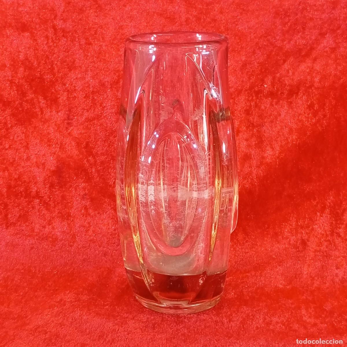 Antig&uuml;edades: JARR&Oacute;N VINTAGE - DE VIDRIO ROJO PRENSADO - D&Eacute;CADA DE 1950'S - 15 CM DE ALTO