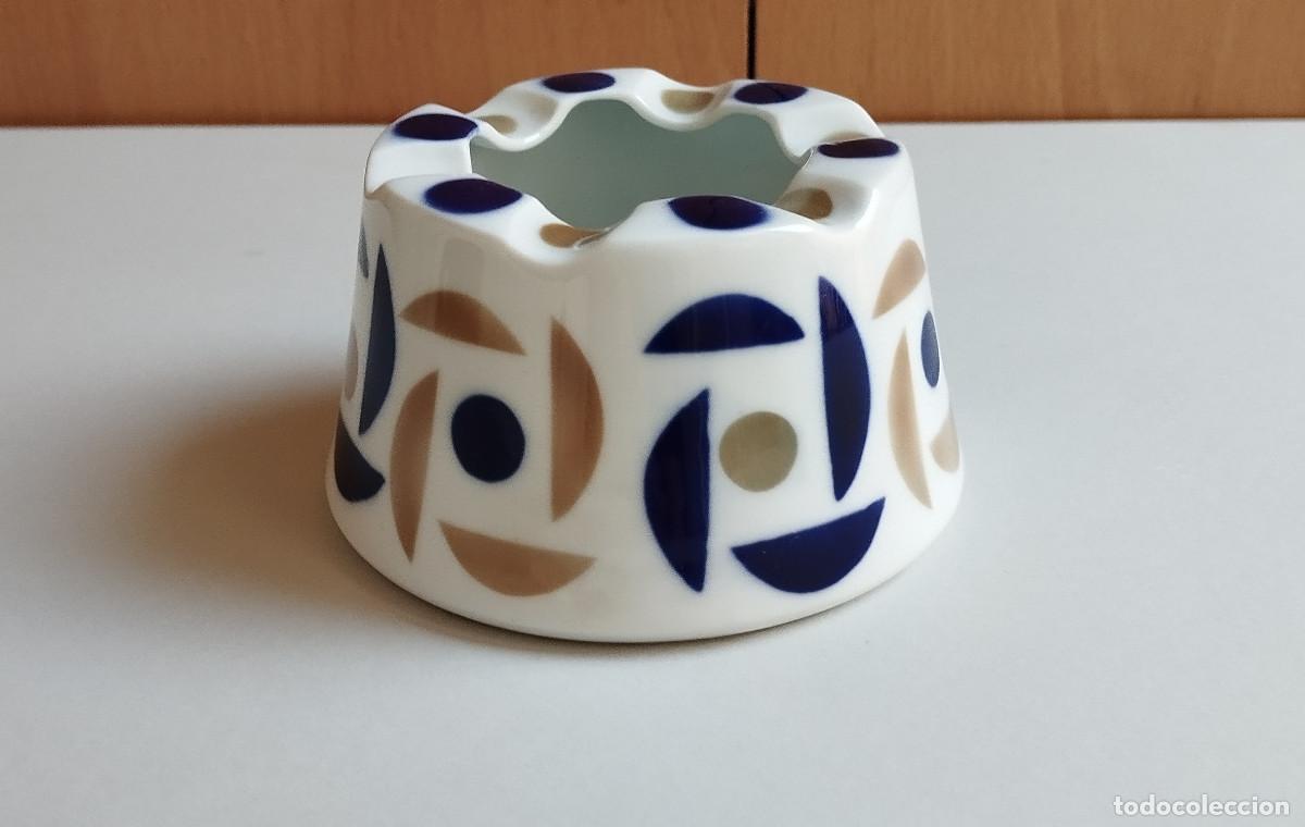 Antig&uuml;edades: Cenicero de porcelana - Sargadelos