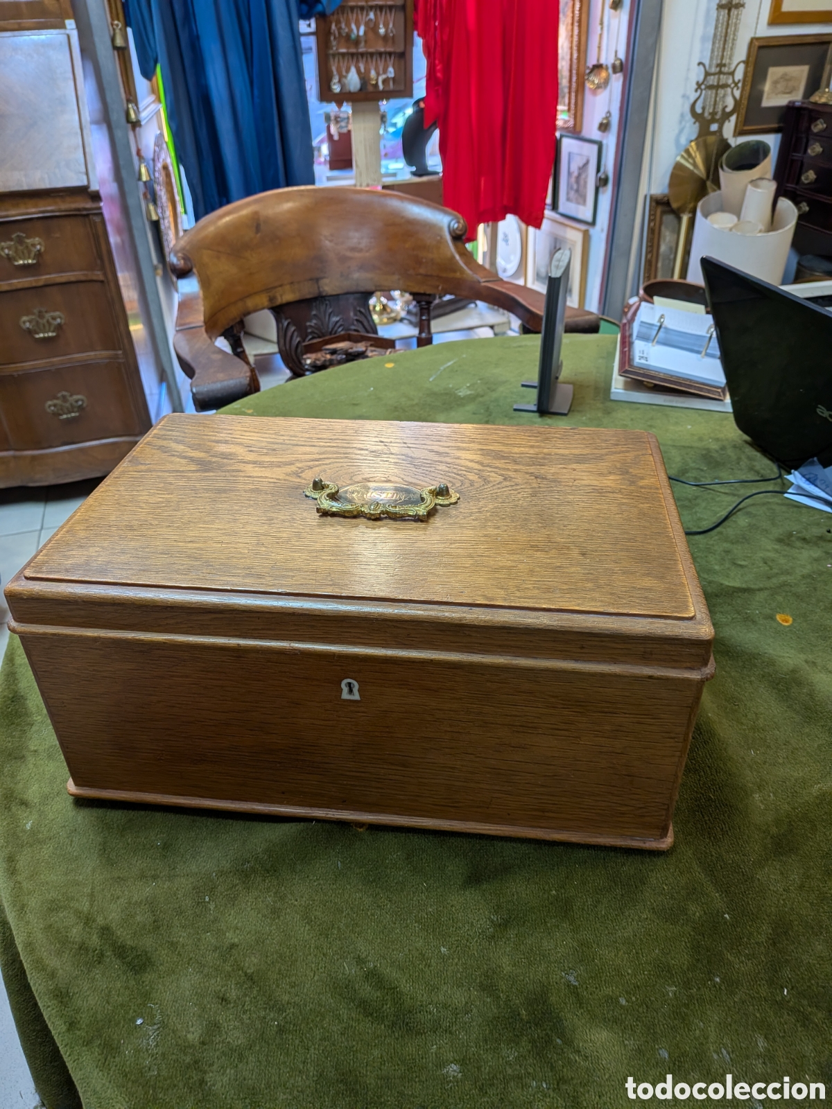 Antig&uuml;edades: caja costurero o joyero en madera de cedro. REF-4720