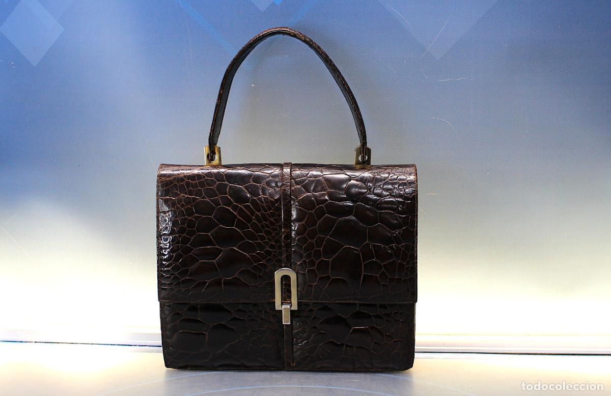 Antig&uuml;edades: 02. Bolso de mano piel cocodrilo. Tipo Kelly pero rectangular, a&ntilde;os 60.