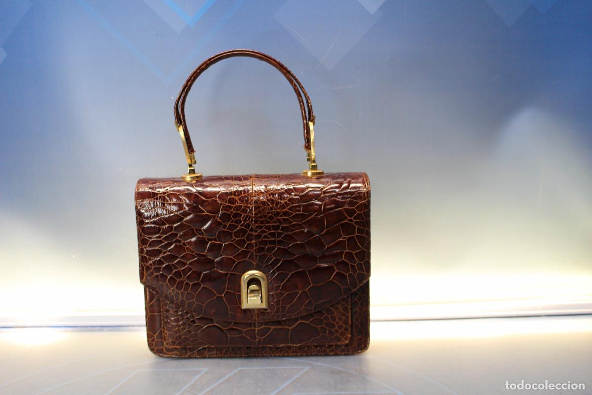 Antig&uuml;edades: 03. Bolso de mano piel cocodrilo. Tipo Kelly pero rectangular, a&ntilde;os 60.