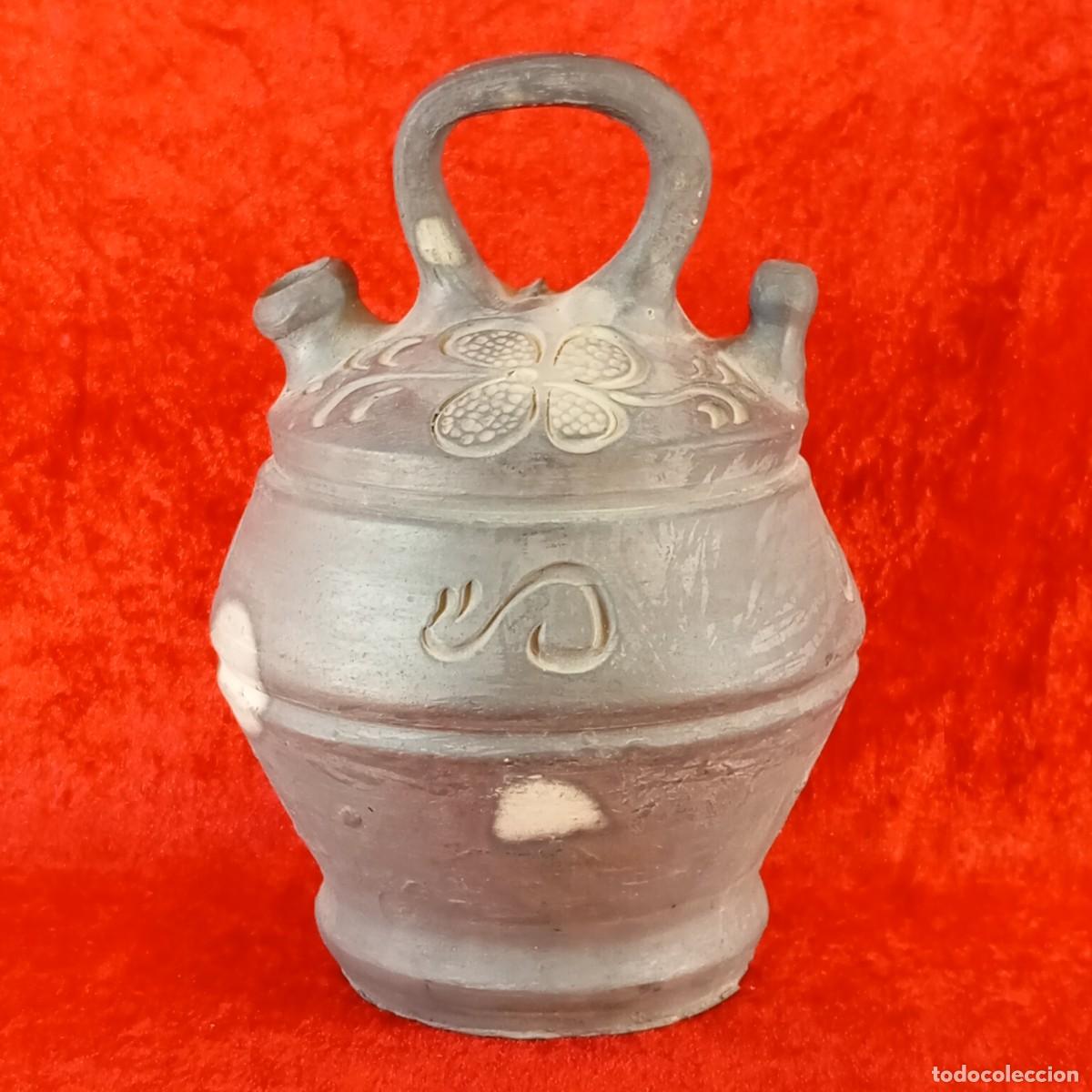 Antig&uuml;edades: ANTIGUO BOTIJO DE CER&Aacute;MICA NEGRA - J. FONT - TECNICA TRADICIONAL - VERD&Uacute; - SIGLO XX - 23,5 CM ALTO
