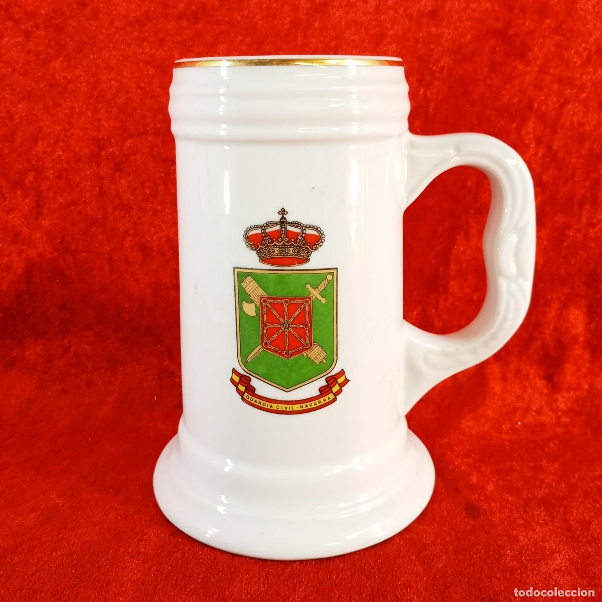 Antiguidades: JARRA DE CER&Aacute;MICA - COMANDANCIA DE LA GUARDIA CIVIL DE NAVARRA - ORERO Y MARTINEZ - 15,5 CM DE ALTO