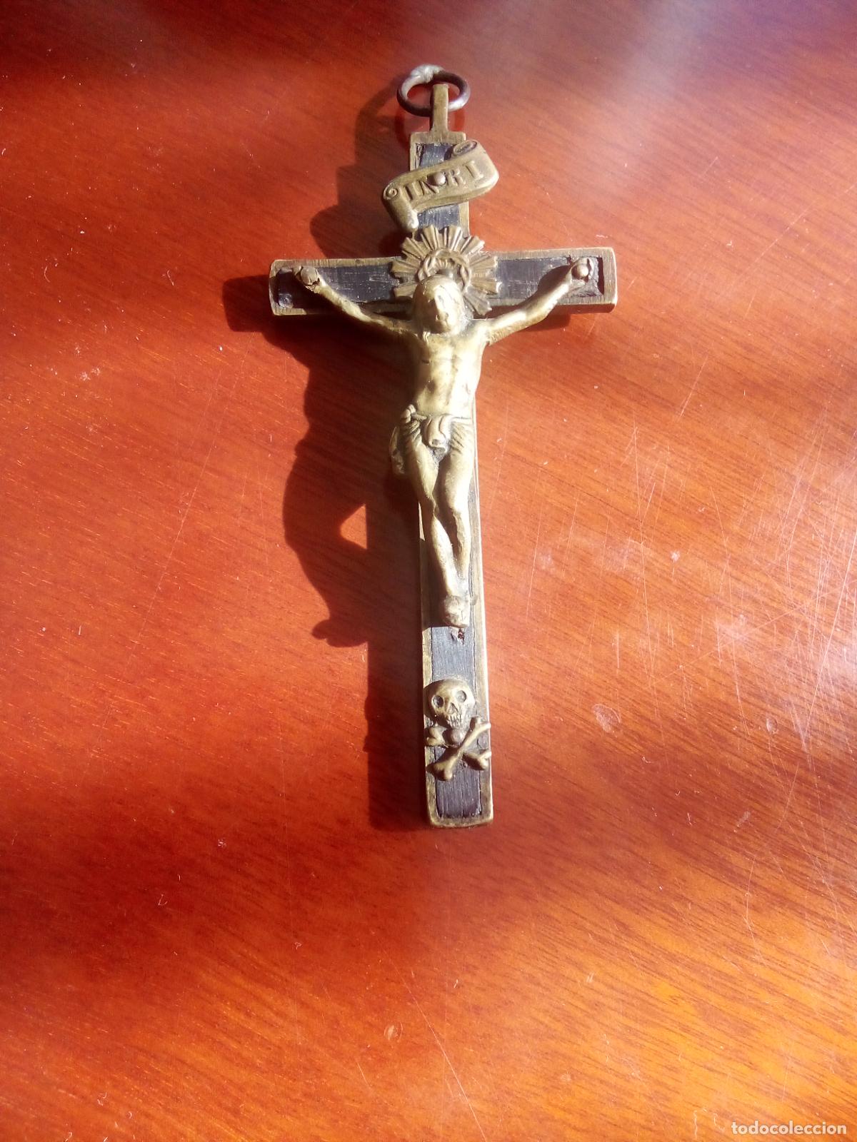 Antig&uuml;edades: ANTIGUO CRUCIFIJO DE COLGAR. 1/2 S.XX.