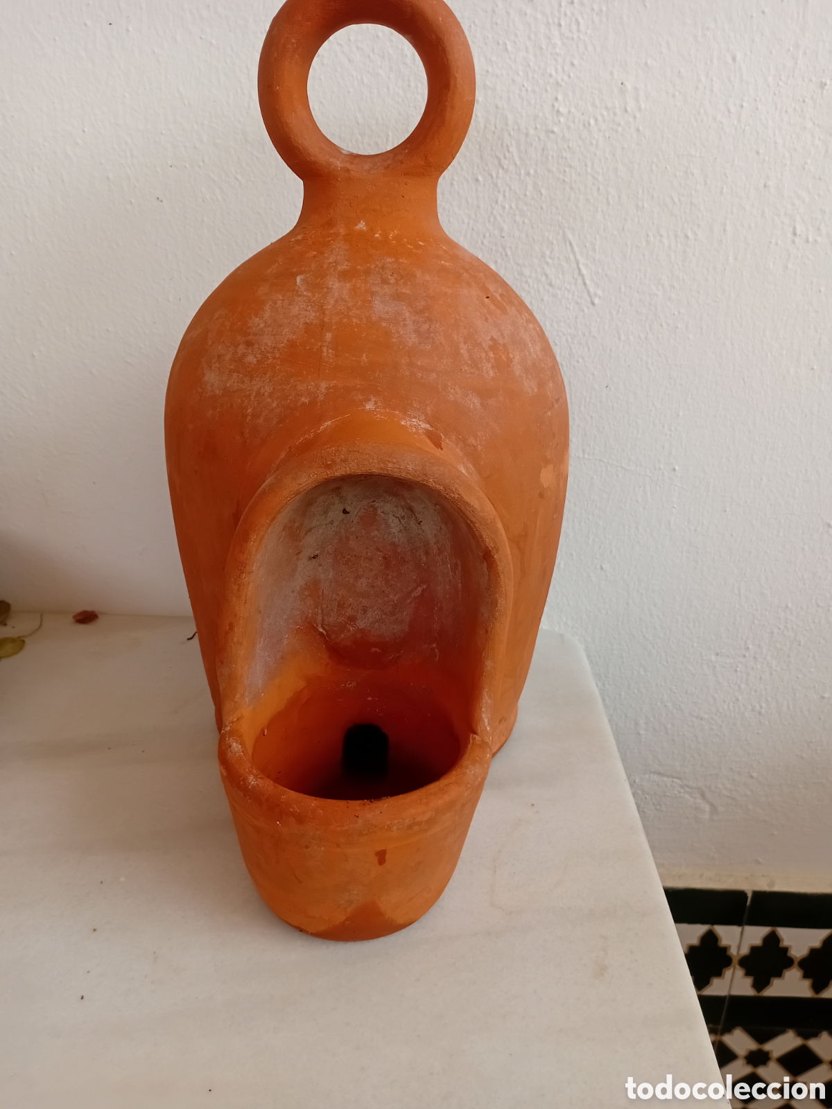 Antig&uuml;edades: Bebedero de aves de barro - Foto 1