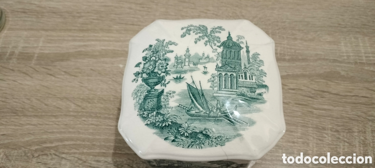 Antig&uuml;edades: Juego tabaquera,compuesto de caja y cuatro ceniceros de la prestigiosa firma de la Cartuja.