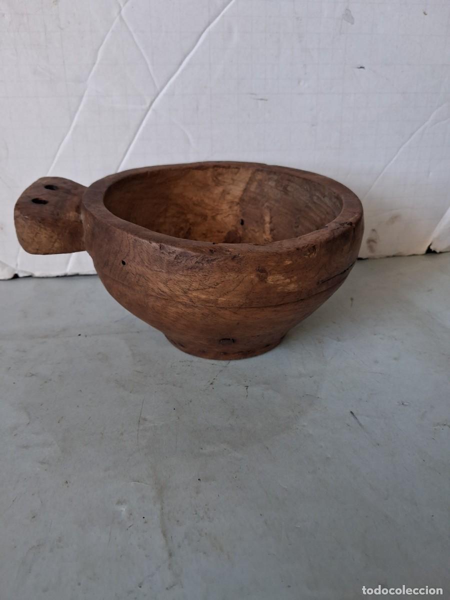 Antig&uuml;edades: Cuenco de madera para eliminar el cuajo del queso /