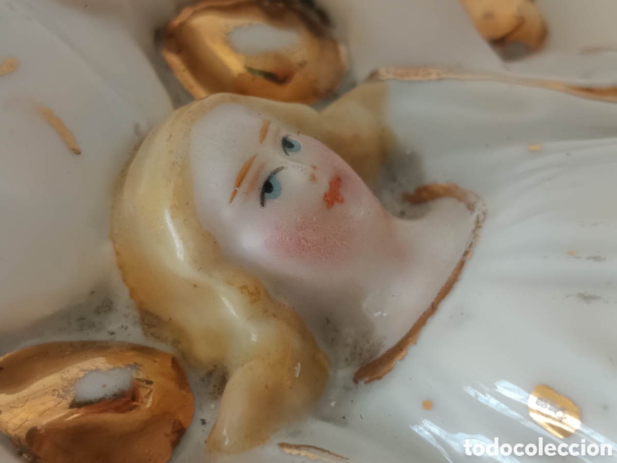 Antig&uuml;edades: Antigua benditera de porcelana alemana &aacute;ngel sosteniendo una pila bendita