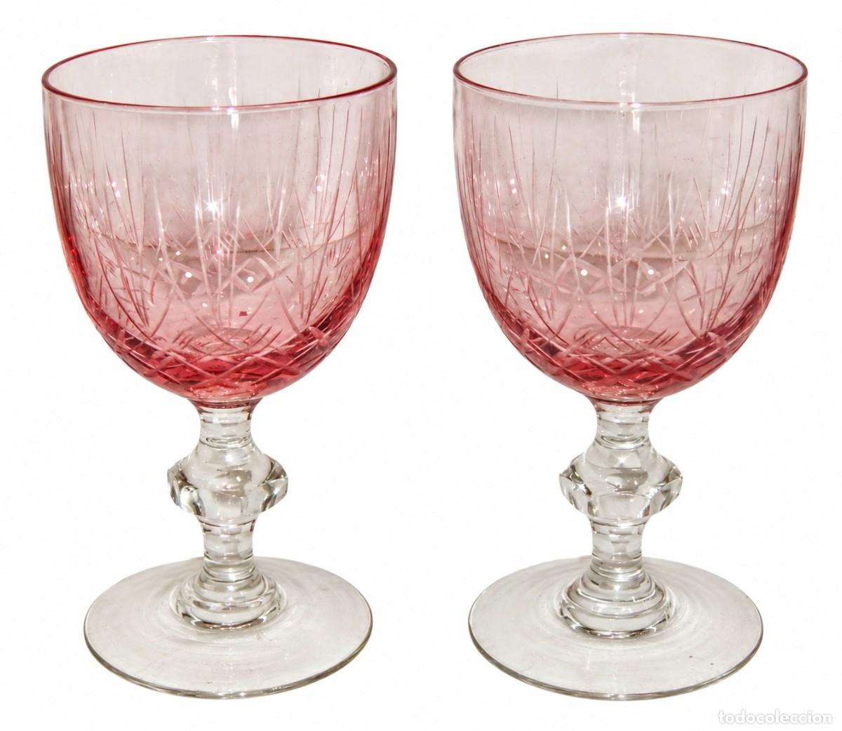 Antiguidades: Pareja de Copas Antiguas de Cristal Rosado Tallado &middot; ca. 1930&ndash;1960