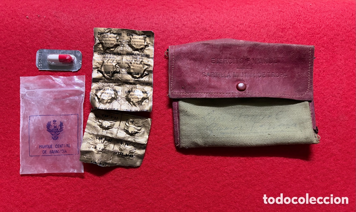 Antig&uuml;edades: FUNDA PARA CARTILLA MILITAR EJ&Eacute;RCITO ESPA&Ntilde;OL Y BOLSA CON MEDICAMENTOS MILITARES