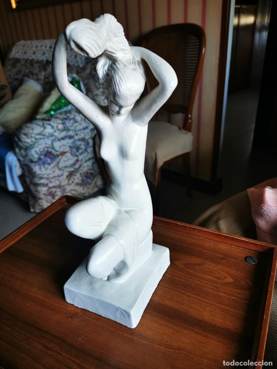 Antig&uuml;edades: Figura desnuda porcelana
