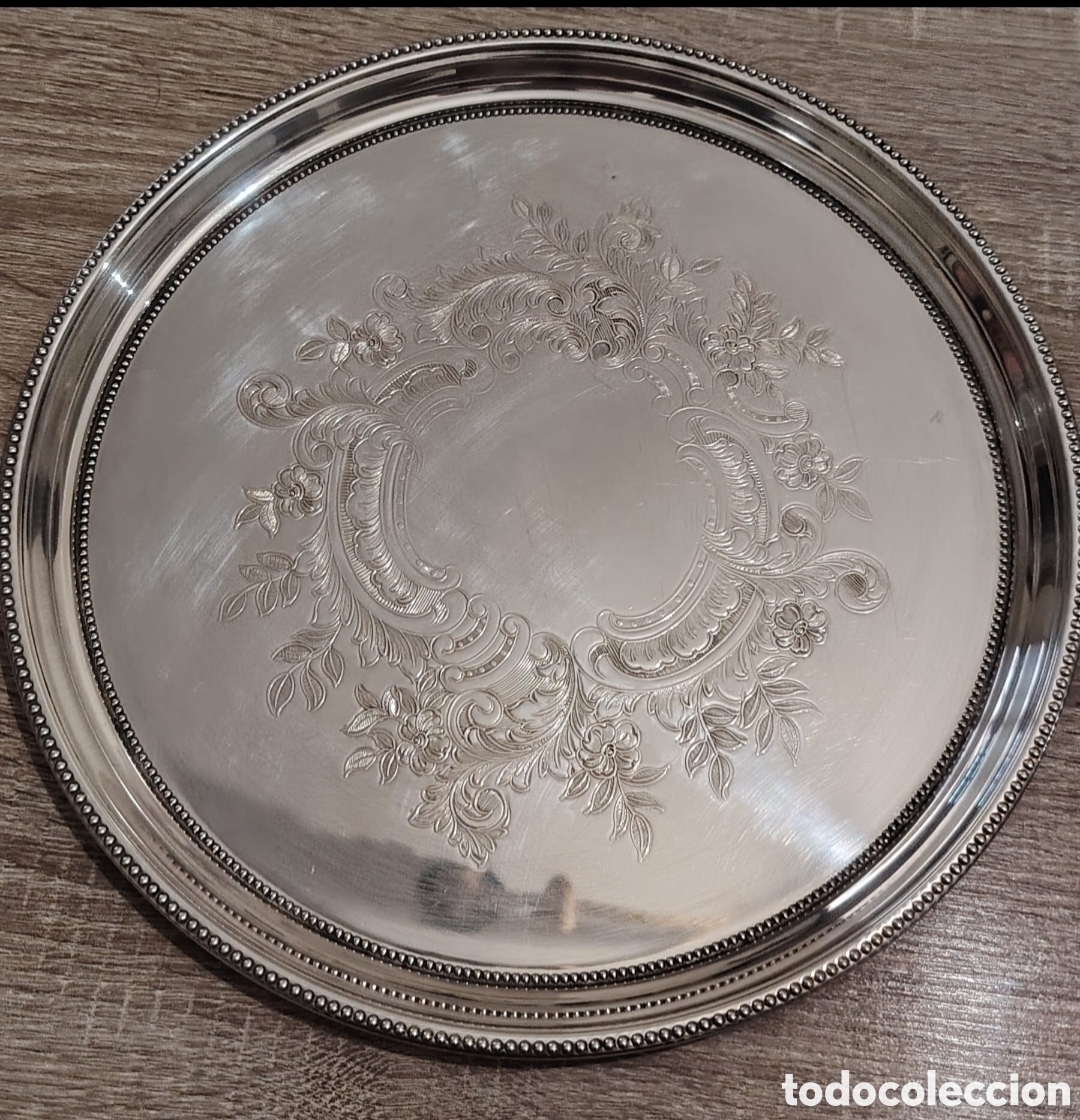 Antig&uuml;edades: Bandeja redonda ba&ntilde;ada en plata