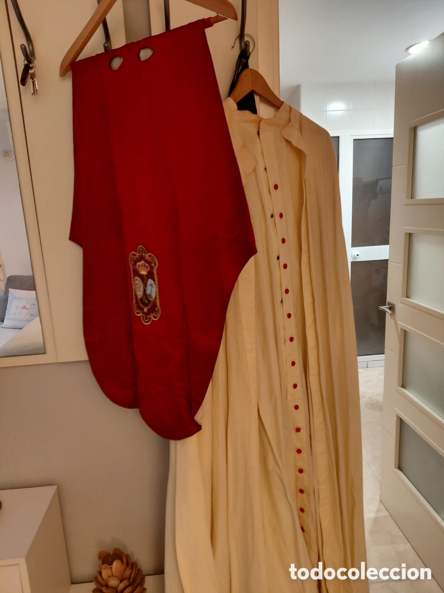 Antig&uuml;edades: T&uacute;nica Nazareno Hermandad de La Lanzada (Sevilla) - Completa con Capa