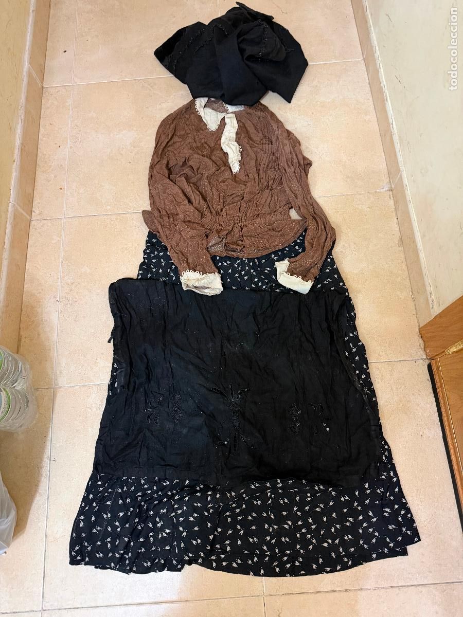 Antig&uuml;edades: Conjunto de mujer indumentaria aragonesa