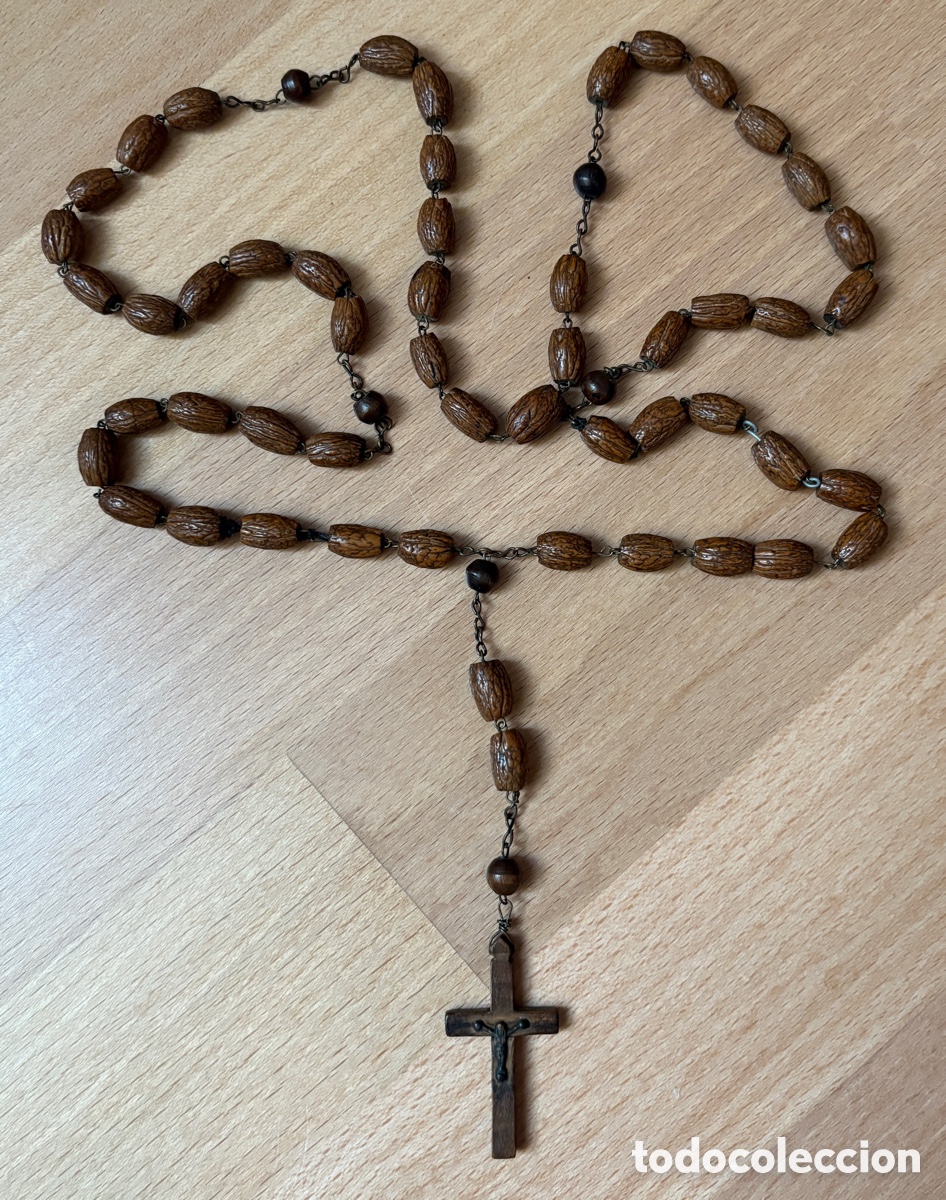 Antig&uuml;edades: Rs008-Antiguo rosario vintage de Roma - Huesos de aceituna tallados y madera - 58 cm (A&ntilde;os 50-70)
