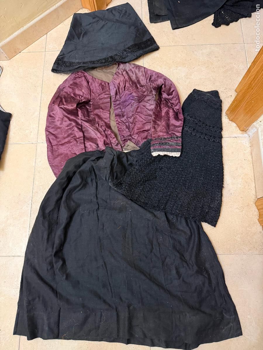 Antig&uuml;edades: Conjunto de mujer indumentaria aragonesa