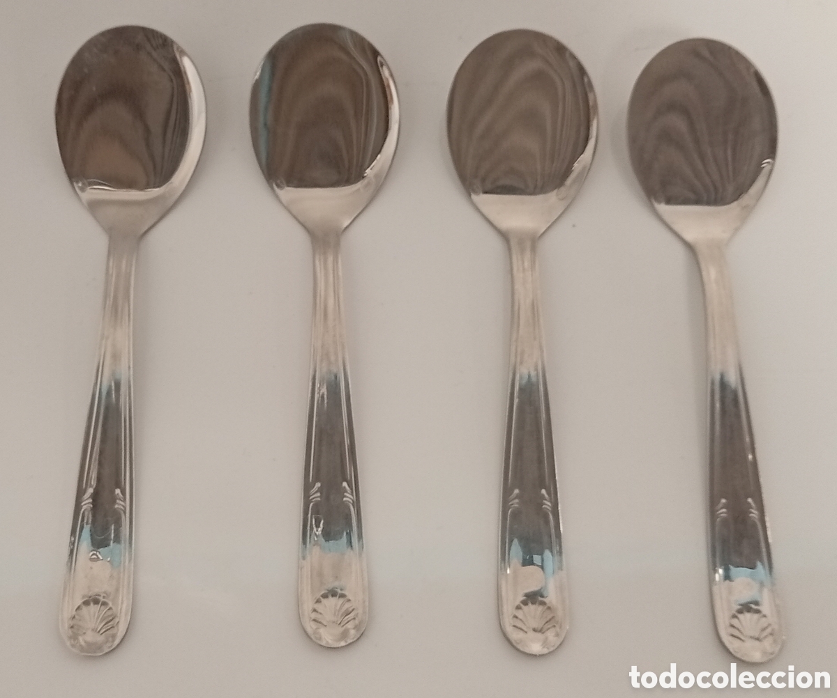Antig&uuml;edades: SET DE 4 CUCHARAS PARA BEBE TOUS