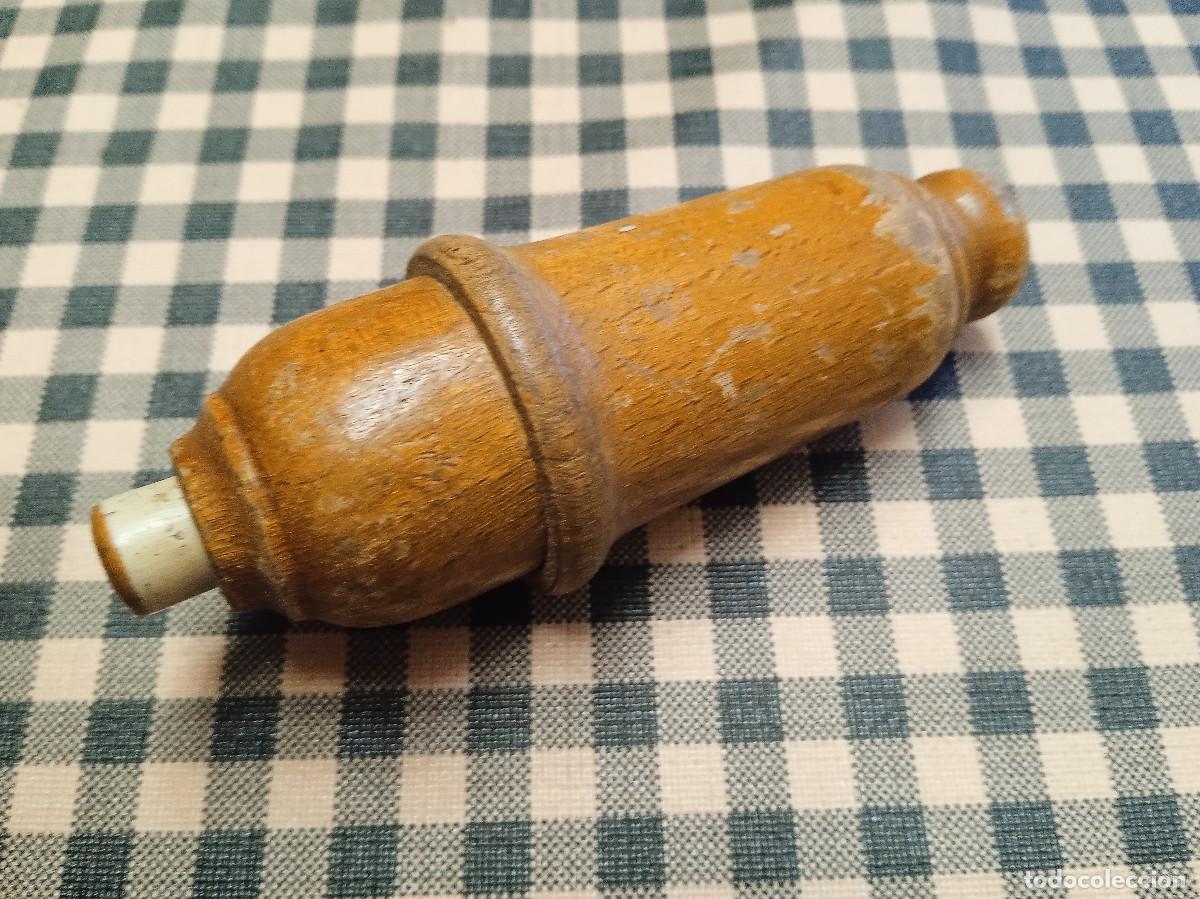 Antig&uuml;edades: Antiguo interuptor forma pera en madera - Foto 1