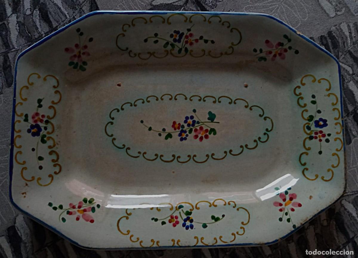 Antiguidades: Antigua fuente / bandeja ochavada en loza portuguesa de Outeiro &Aacute;gueda - Pintada a mano- 29 x 21