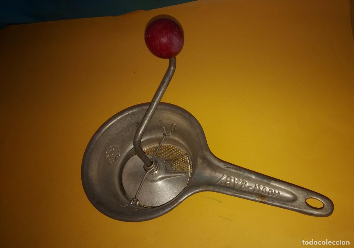 Antig&uuml;edades: PASAPUR&Eacute;, MOLINILLO DE LEGUMBRES, MOULI -baby MADE IN FRANCE,