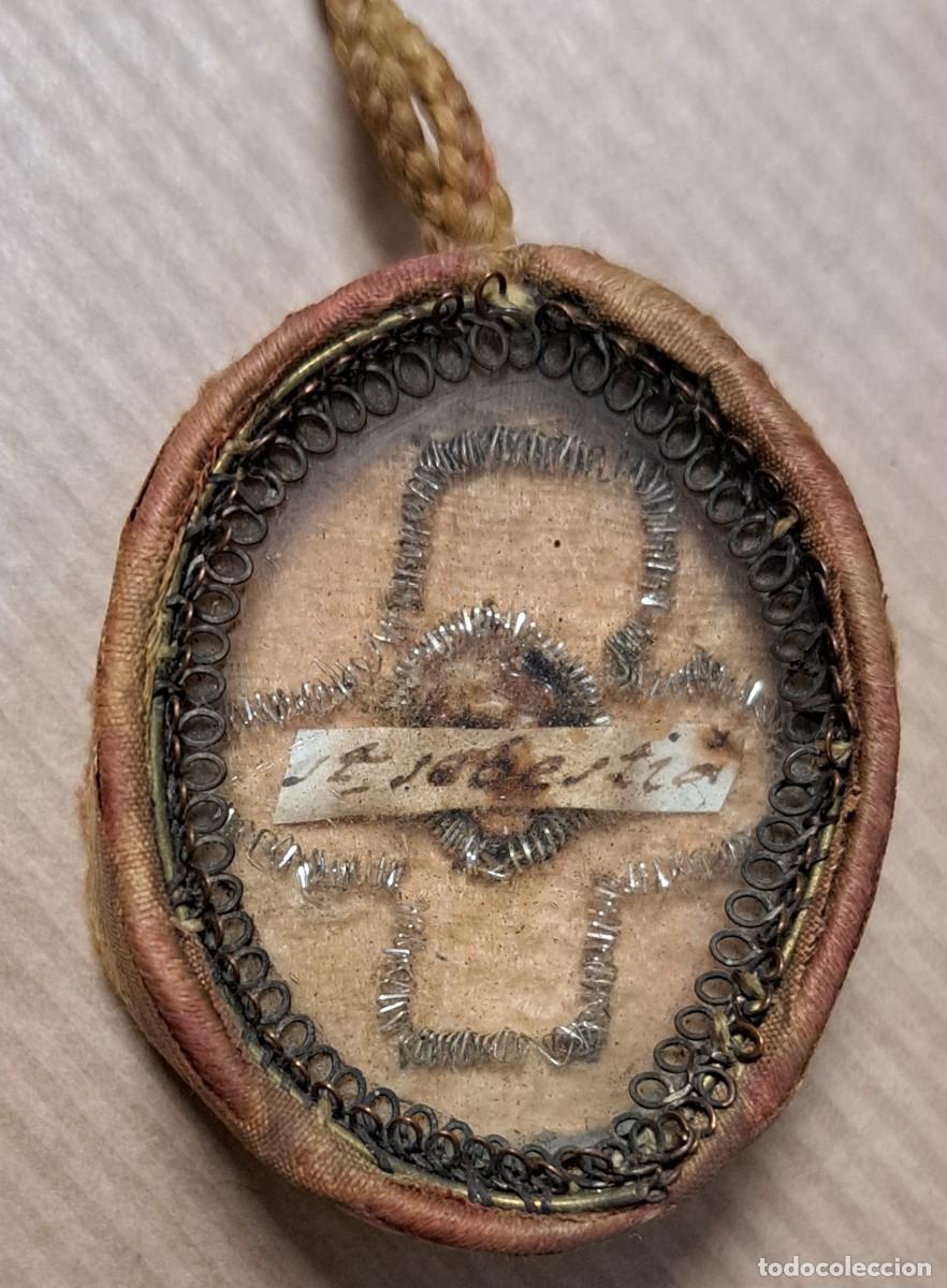 Antig&uuml;edades: Relicario devocional a dos caras con reliquia de San Sebasti&aacute;n. Siglos XVIII-XIX