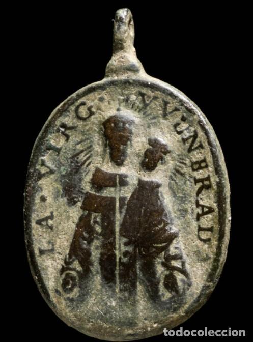 Antig&uuml;edades: Medalla Siglo XVII Virgen Vulnerata y San Albano. Colegio de los Ingleses. Valladolid. Muy Rara.