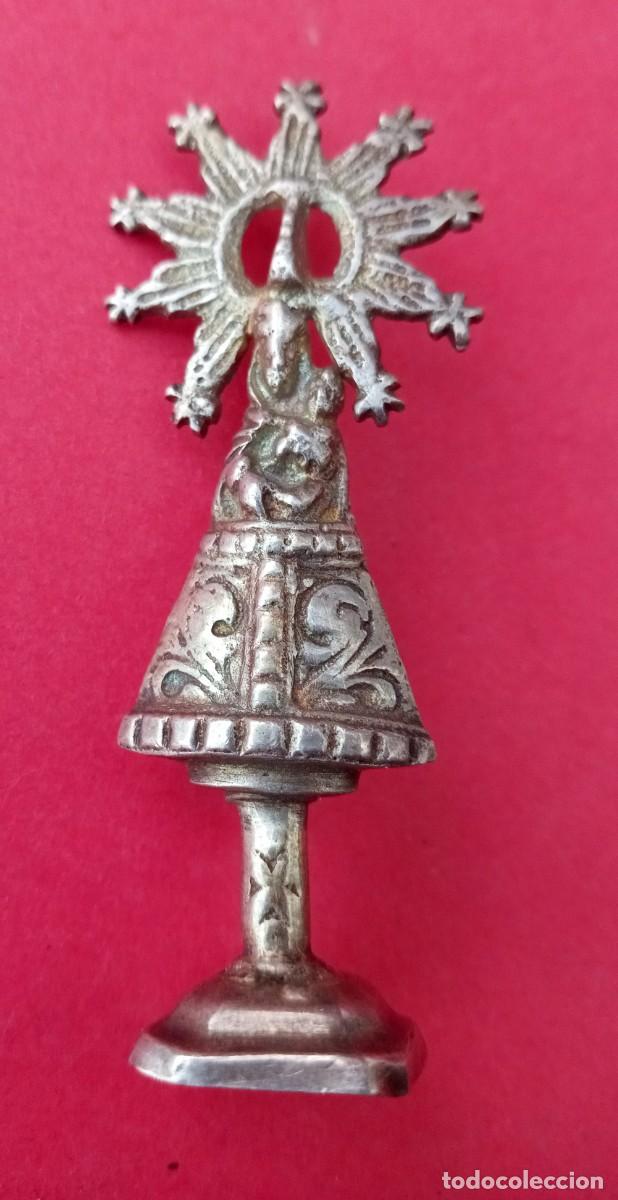 Antig&uuml;edades: Medalla Antigua Figurada Virgen del Pilar Zaragoza. Indumentaria Tradicional.