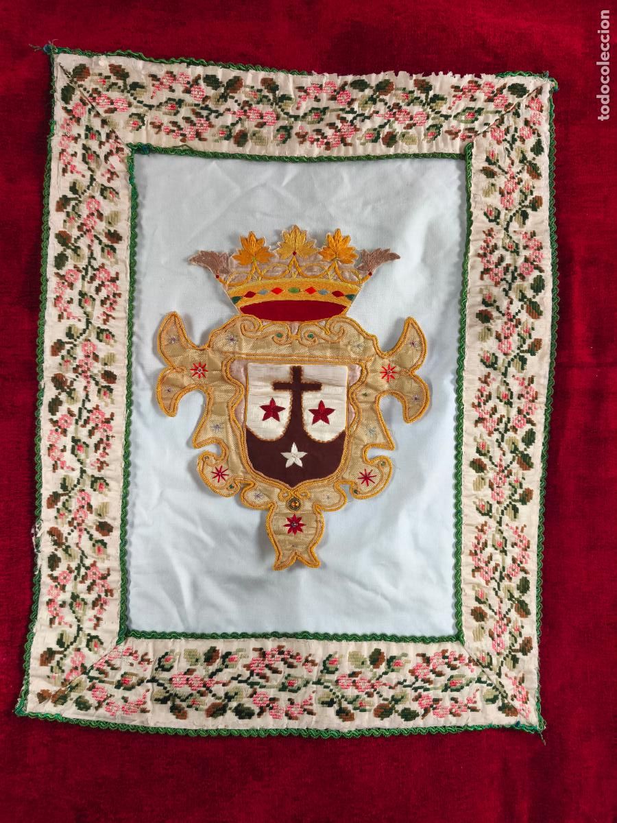 Antiguidades: ANTIGUO PA&Ntilde;O DE AMB&Oacute;N O ATRIL LIT&Uacute;RGICO ESCUDO BORDADO CARMELITAS DESCALZOS.
