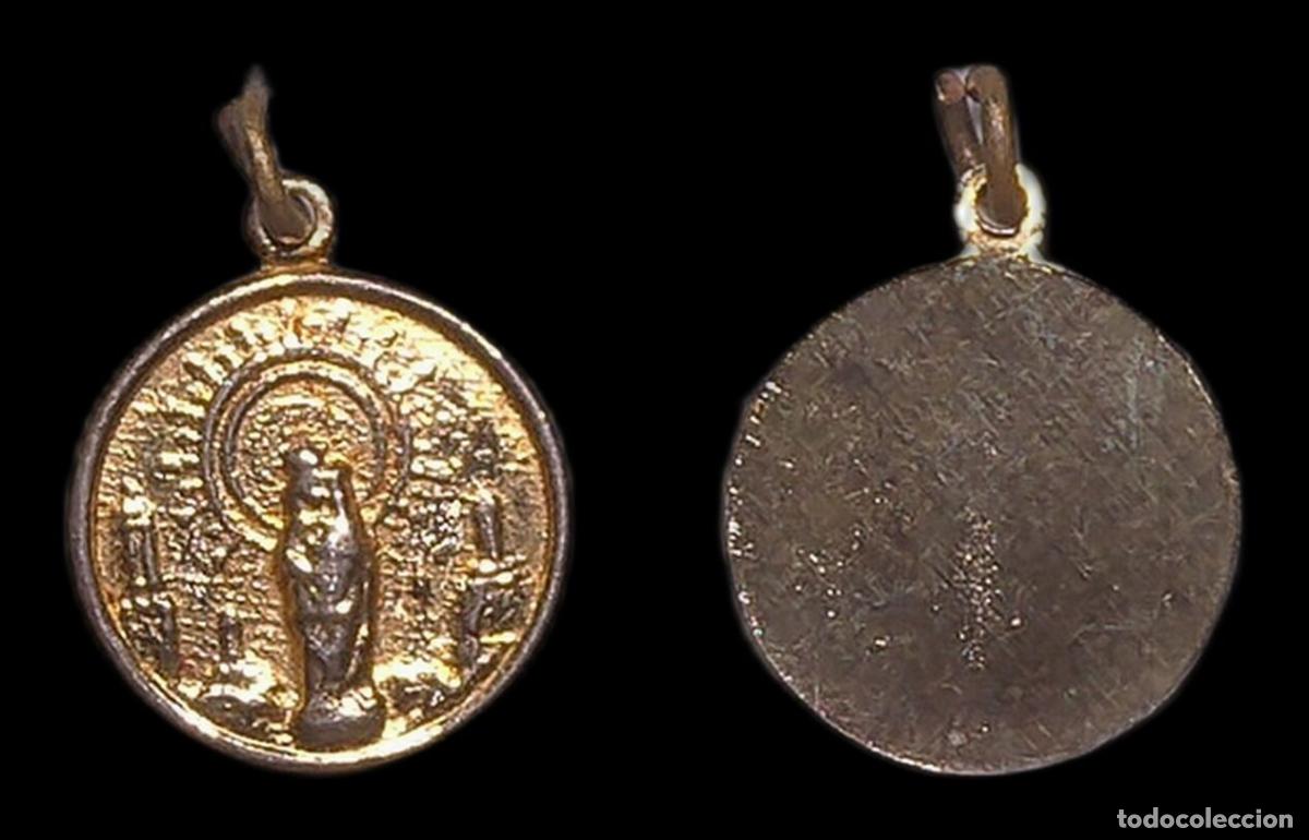 Antig&uuml;edades: MEDALLA RELIGIOSA ZARAGOZA VIRGEN DEL PILAR SOBRE BASILICA METAL DORADO