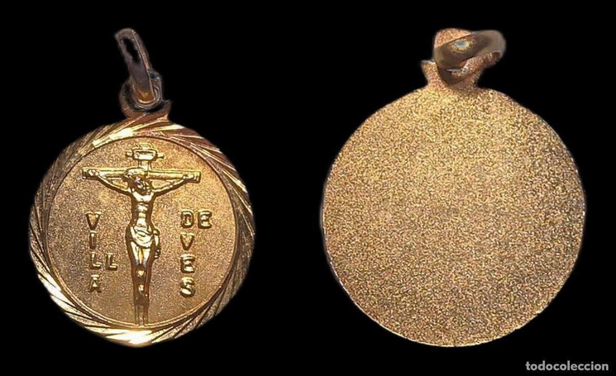 Antig&uuml;edades: MEDALLA RELIGIOSA VILLA DE VES (ALBACETE) CRISTO DE LA VIDA METAL DORADO