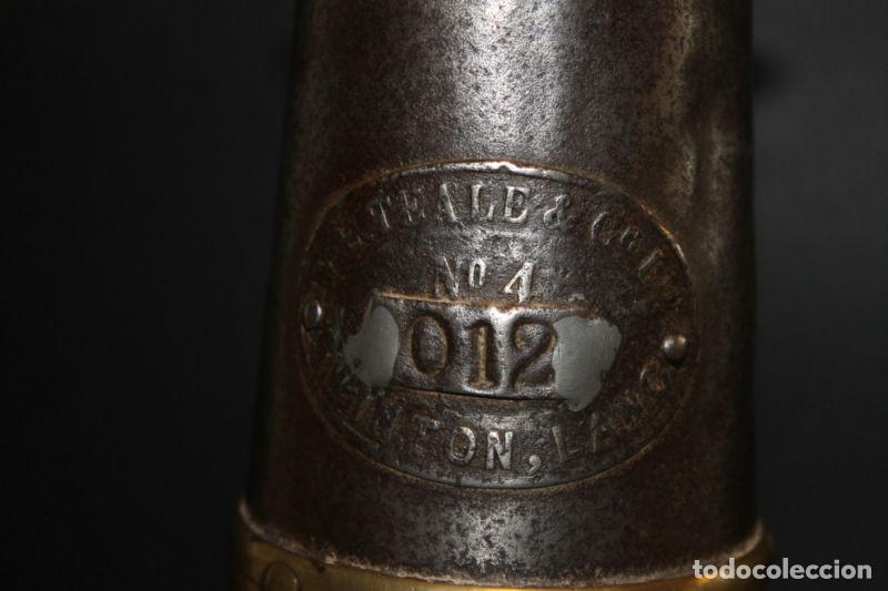 Antig&uuml;edades: SeguridaL&aacute;mpara deMINA de aceite Modelo No. 4 de W. E. Teale, Swinton, Lancashire, Inglaterra.