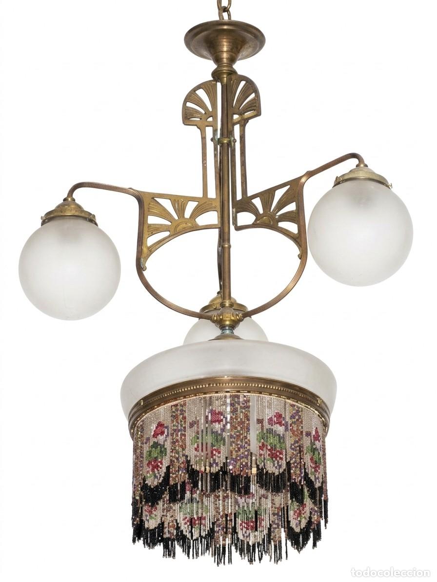 Antig&uuml;edades: L&aacute;mpara de Techo Art D&eacute;co &middot; Lat&oacute;n, Tulipas de Cristal y Flecos &middot; ca. 1920&ndash;1940