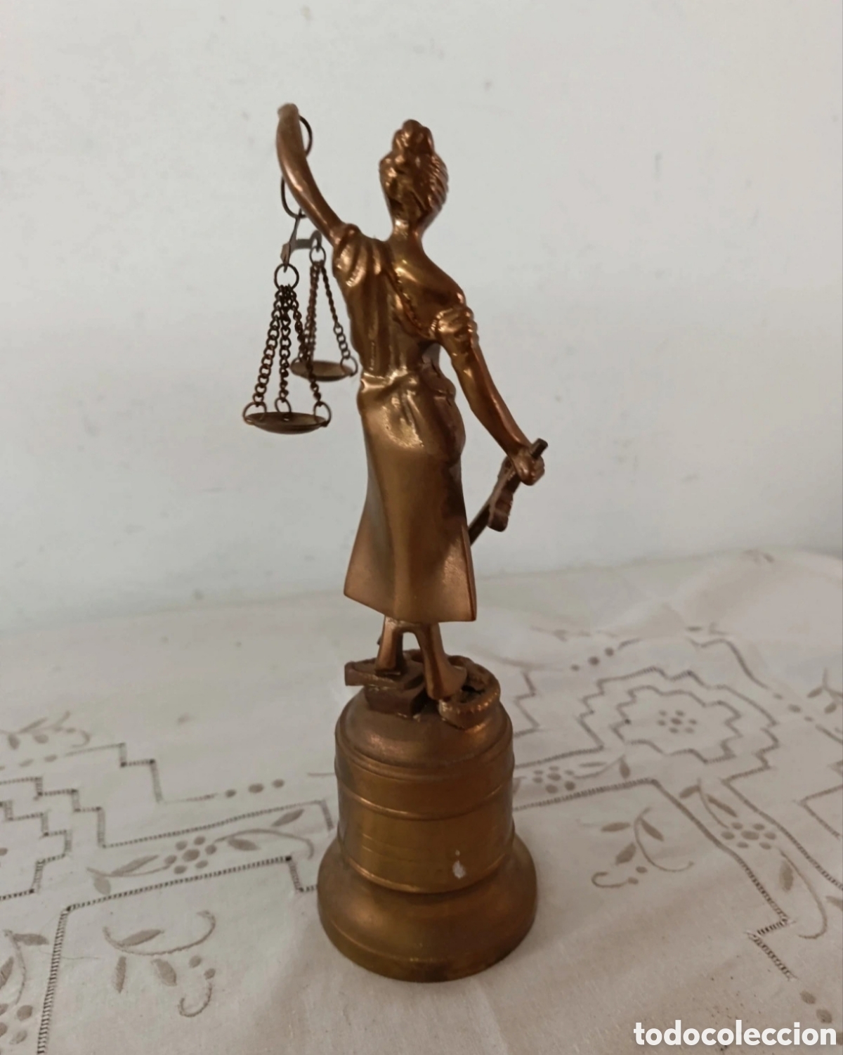 Antig&uuml;edades: Figura de la diosa de la justicia - Foto 2