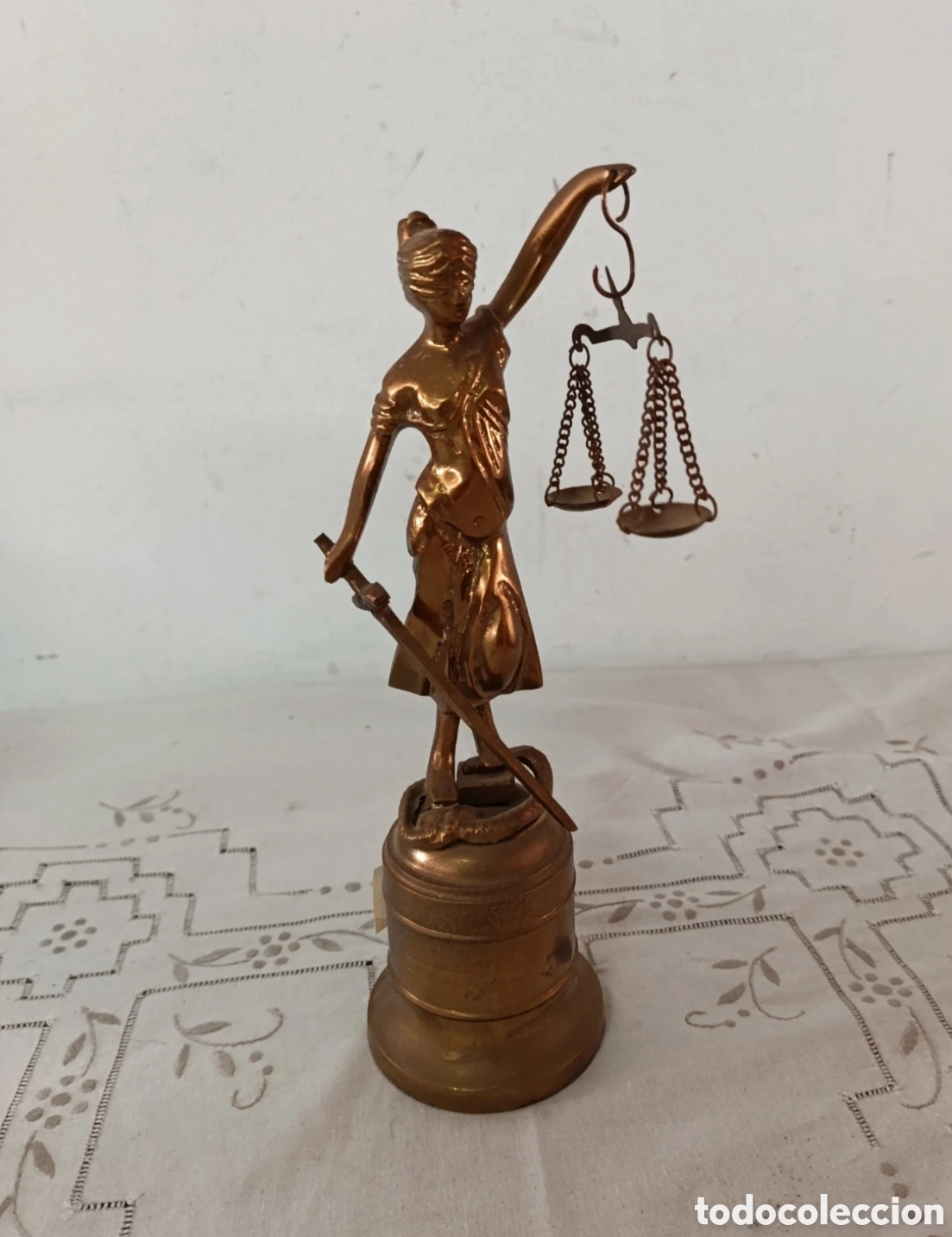 Antig&uuml;edades: Figura de la diosa de la justicia - Foto 3