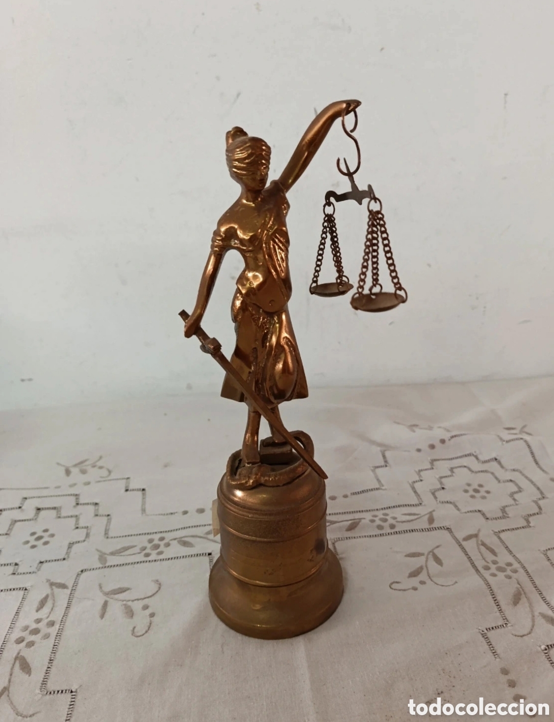 Antig&uuml;edades: Figura de la diosa de la justicia