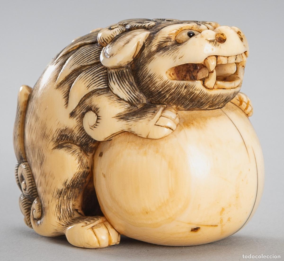 Antig&uuml;edades: NETSUKE MARFIL SHISHI CON BOLA CON CITES Y CERTIFICADO