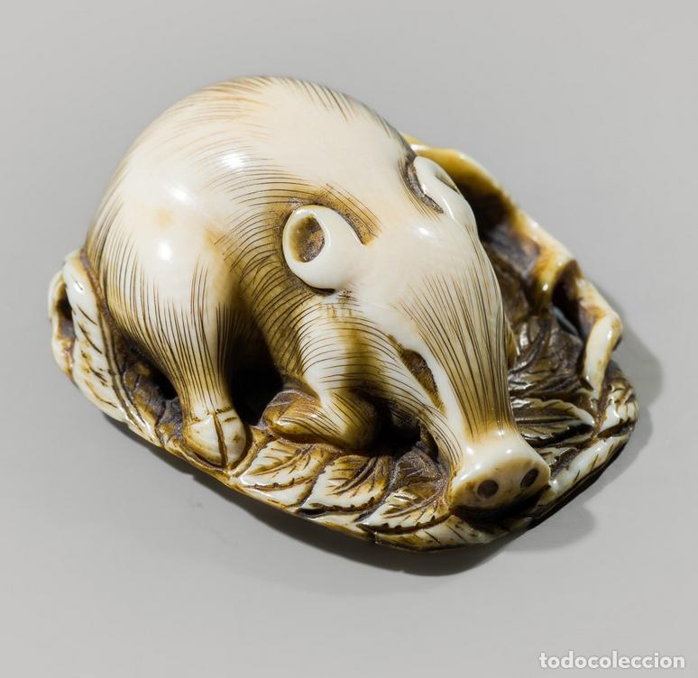 Antig&uuml;edades: NETSUKE de Marfil MASANAO Jabal&iacute; sobre lecho de hojas CITES y CERTIFICADO