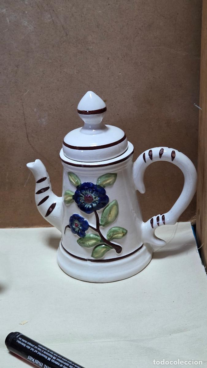 Antig&uuml;edades: tetera de porcelana vintage